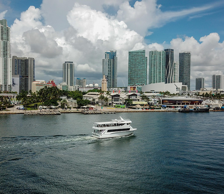 Top Miami Boat Tours for Sightseeing & Mansions